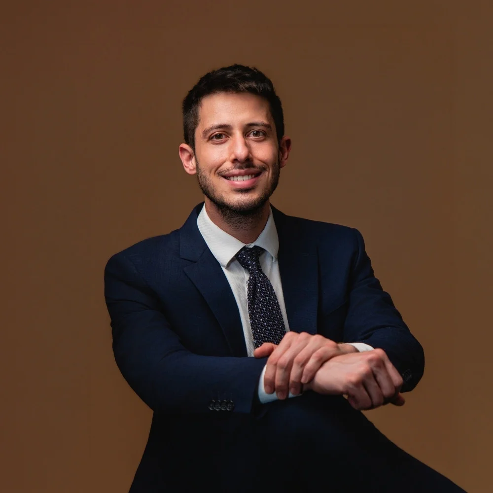 Dr. Luis Brunello, cirurgião plástico em Curitiba, especialista em cirurgia das mamas e contorno corporal