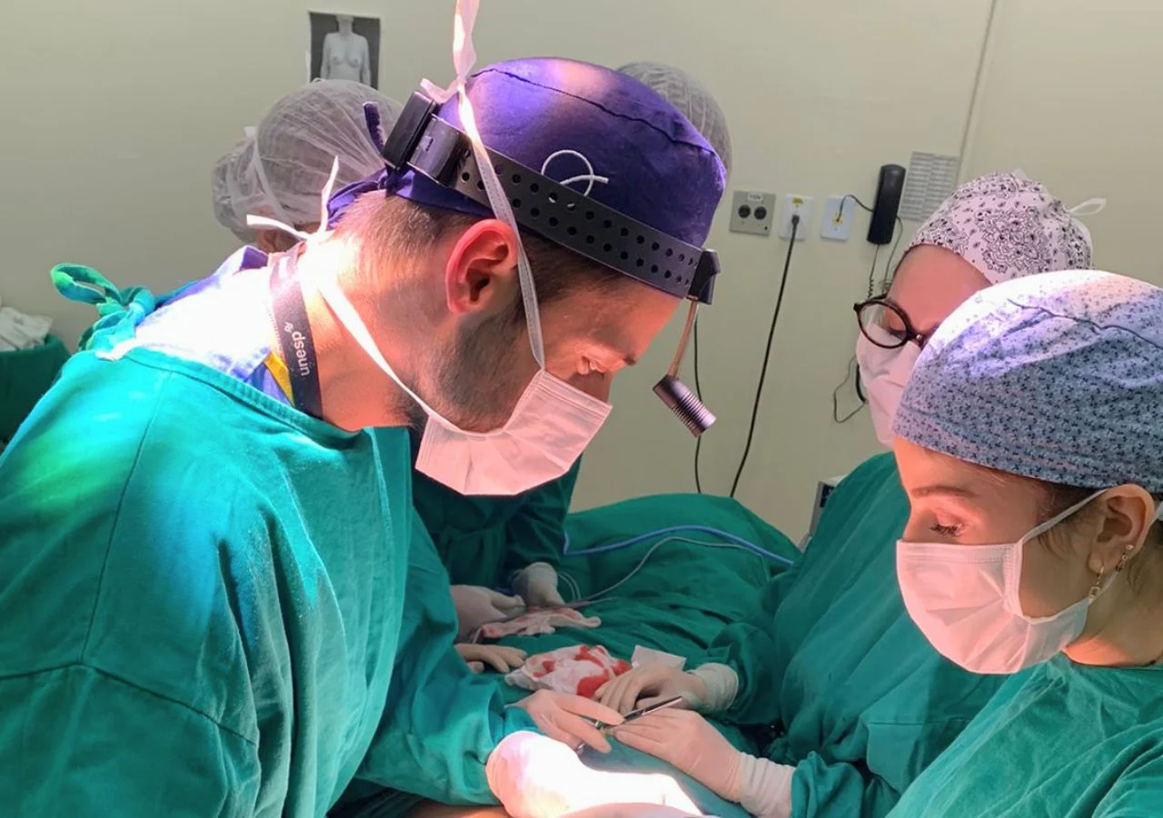 Enxertia de gordura na mama em Curitiba — Dr. Luis Brunello