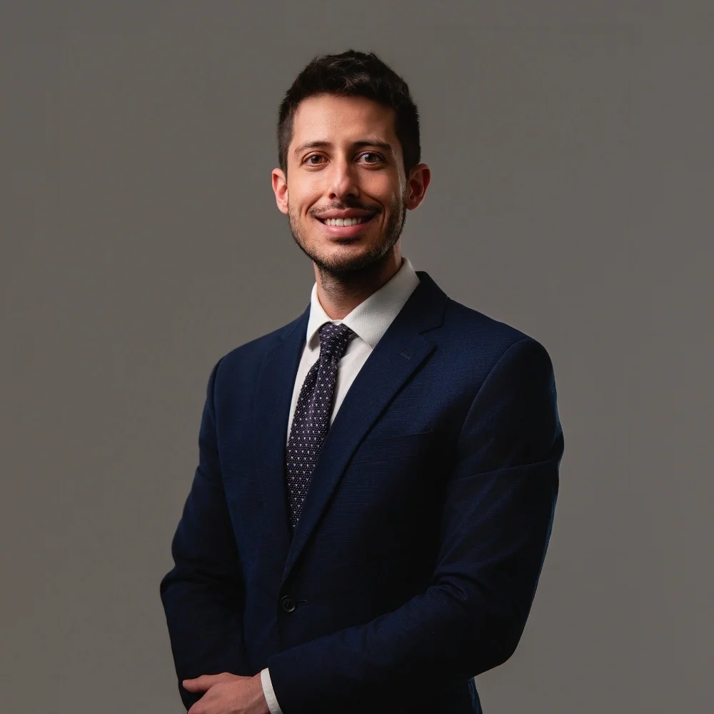 Dr. Luis Brunello, cirurgião plástico em Curitiba, especialista em cirurgia das mamas e contorno corporal