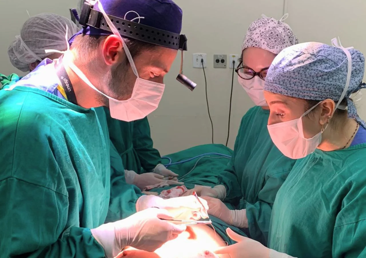 Lipoaspiração em Curitiba — Dr. Luis Brunello Lipoaspiração em Curitiba — Dr. Luis Brunello