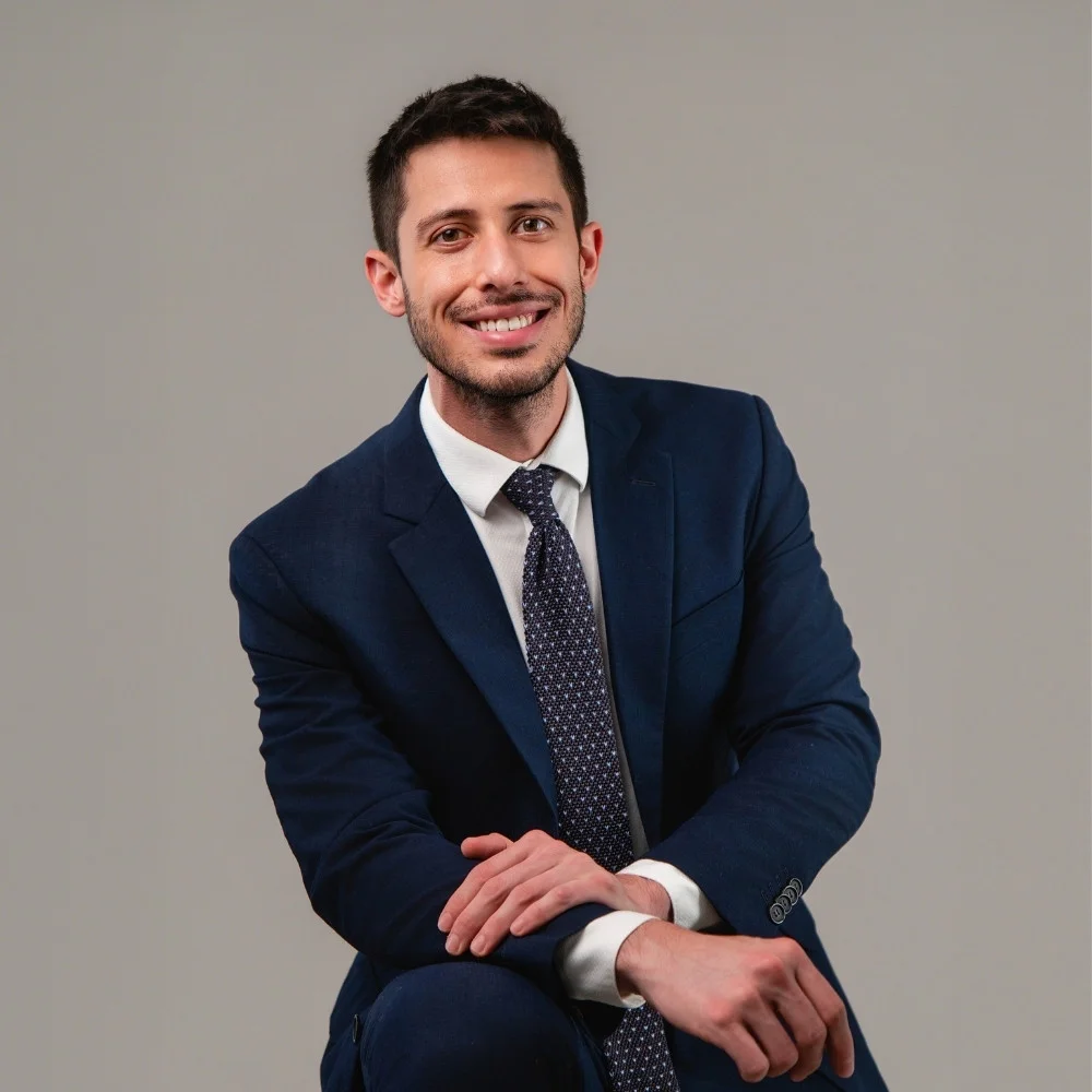 Dr. Luis Brunello — Cirurgião Plástico em Curitiba Dr. Luis Brunello, cirurgião plástico em Curitiba, especialista em cirurgia das mamas e contorno corporal