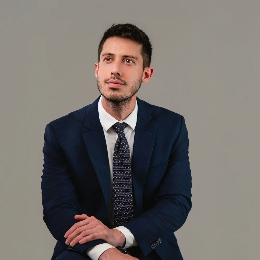 Dr. Luis Brunello — Cirurgião Plástico em Curitiba Dr. Luis Brunello, cirurgião plástico em Curitiba, especialista em cirurgia das mamas e contorno corporal