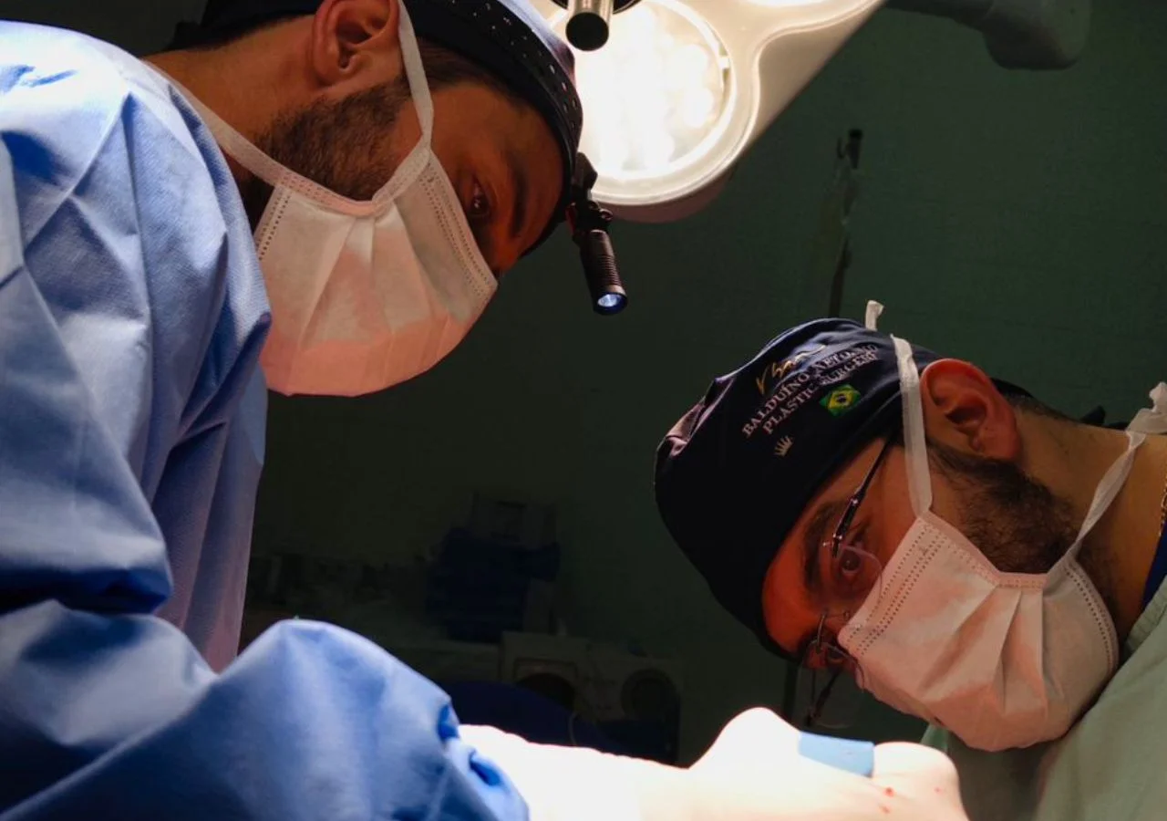 Mamoplastia redutora em Curitiba — Dr. Luis Brunello Mamoplastia redutora em Curitiba — Dr. Luis Brunello