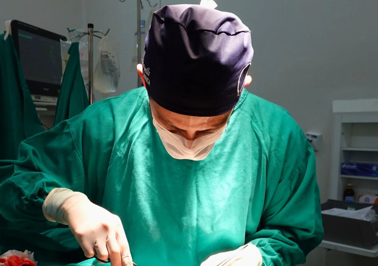Mini-abdominoplastia em Curitiba — Dr. Luis Brunello Mini-abdominoplastia em Curitiba — Dr. Luis Brunello