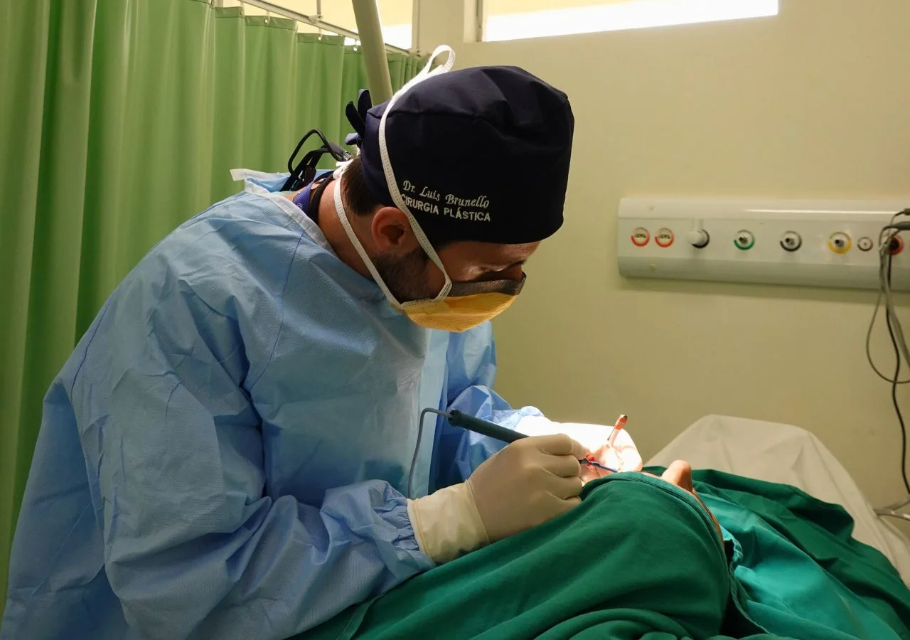 Toxina botulínica em Curitiba — Dr. Luis Brunello
