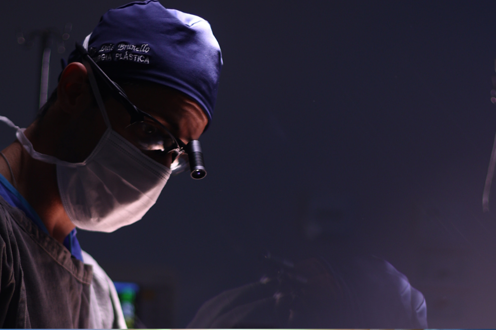 Prótese de silicone: quais são os tamanhos, perfis e quanto custa a mamoplastia de aumento?